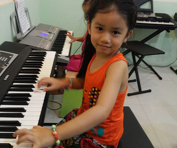 cho trẻ học đàn organ